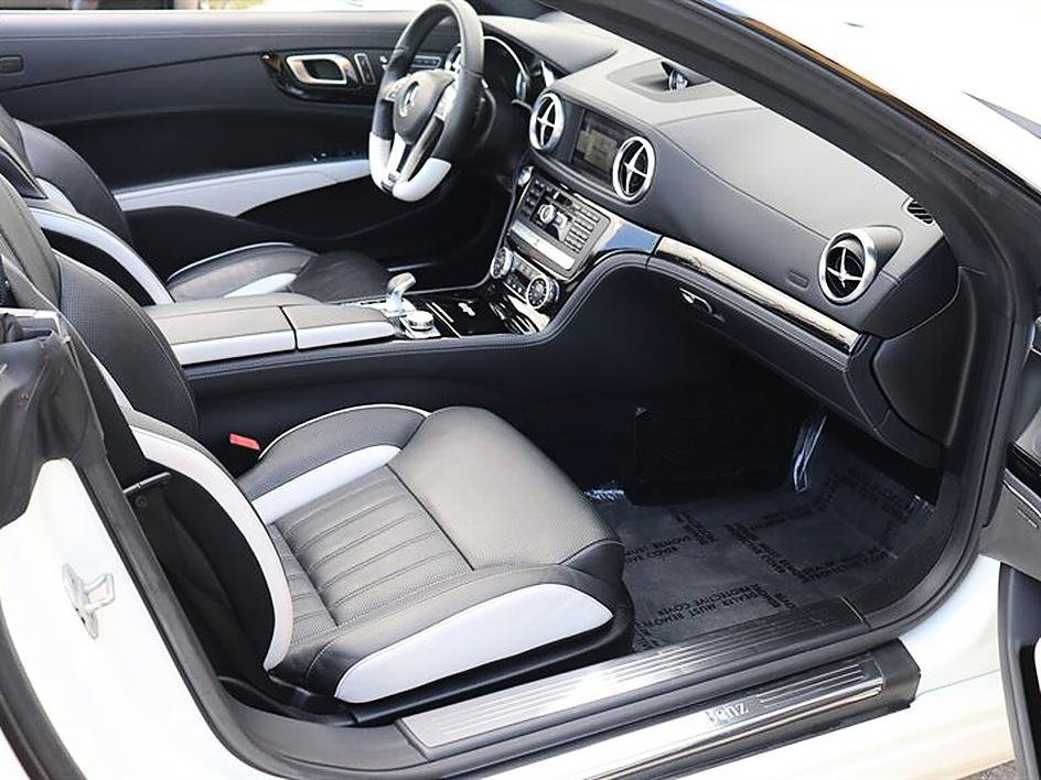 Used 2015 Mercedes-Benz SL 550 image 32