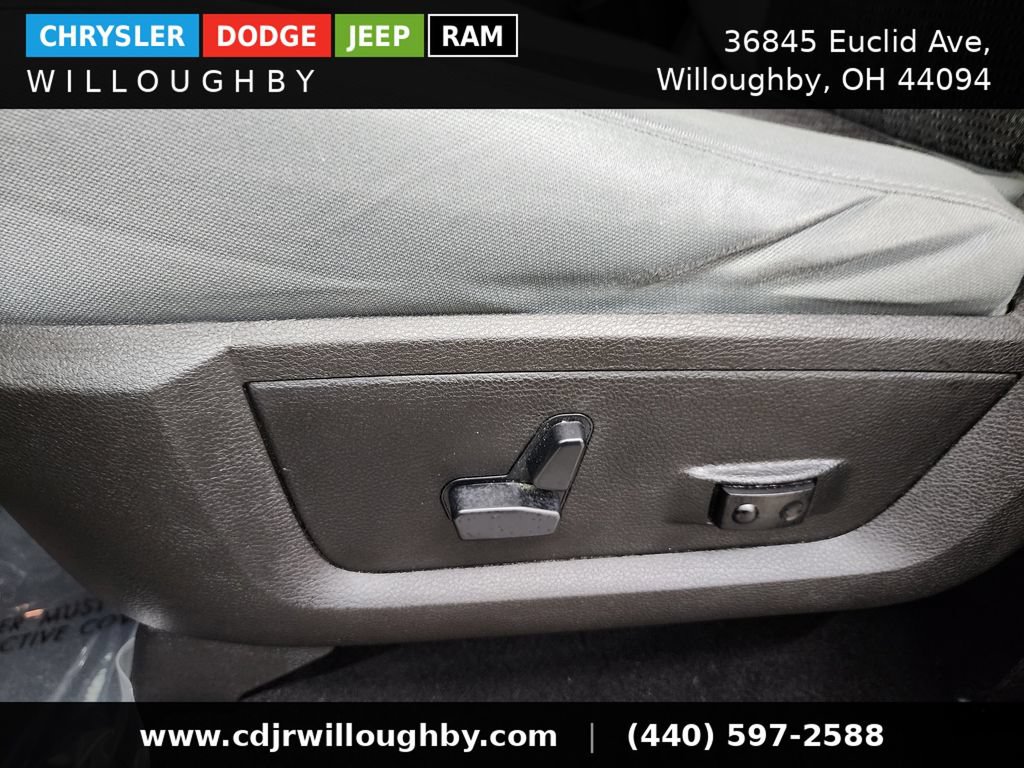 Used 2019 RAM 1500 Classic SLT w/ Black Appearance Group AWD/4WD image 16