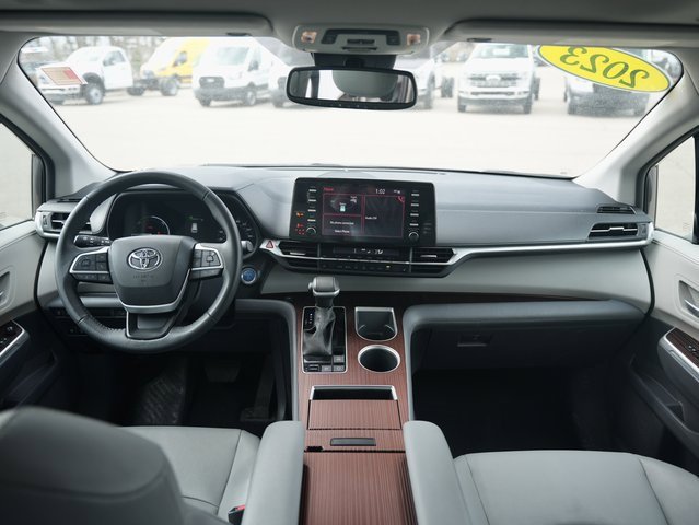 Used 2023 Toyota Sienna XLE image 15