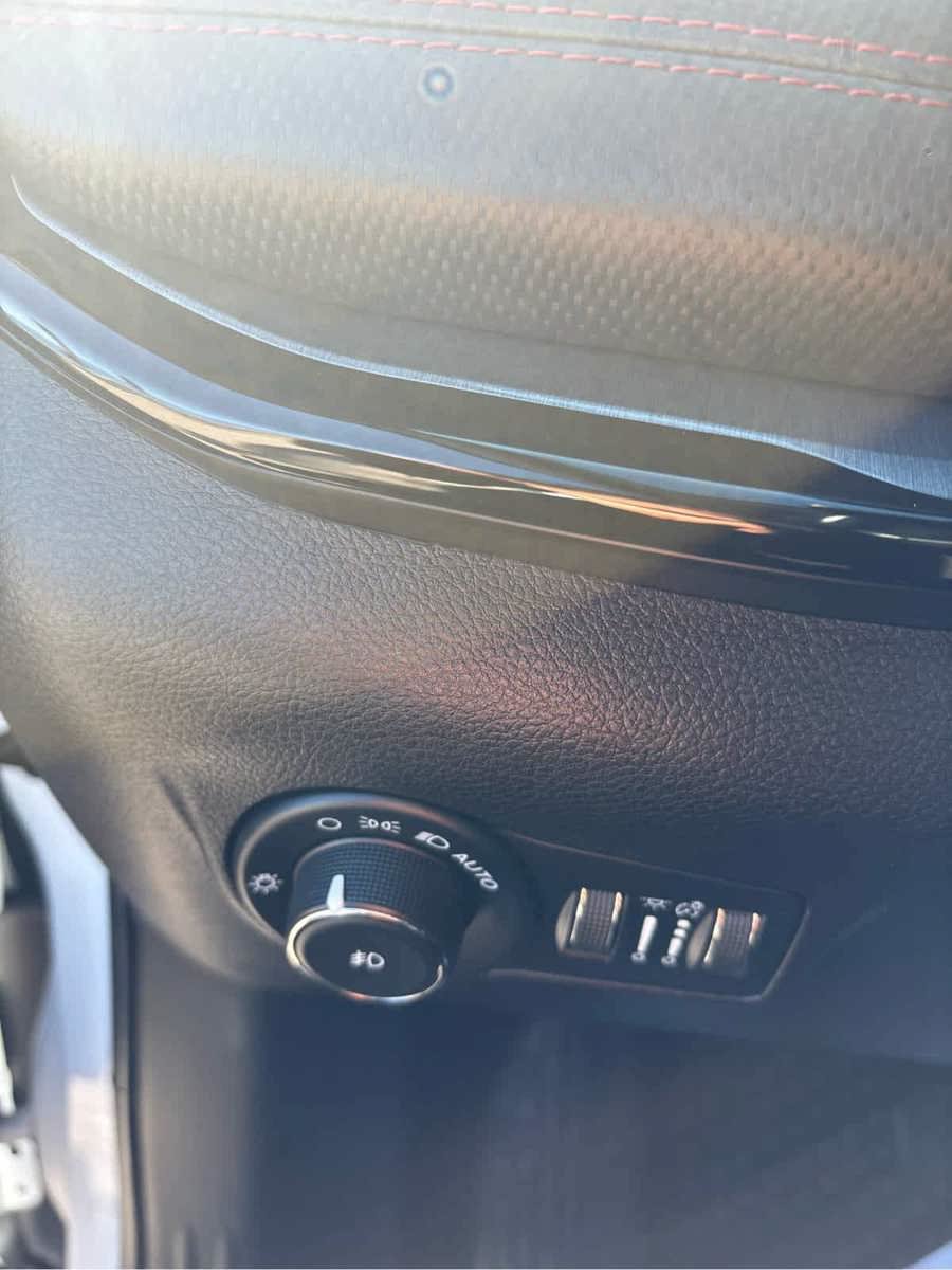 Used 2022 Jeep Compass Trailhawk AWD/4WD image 15