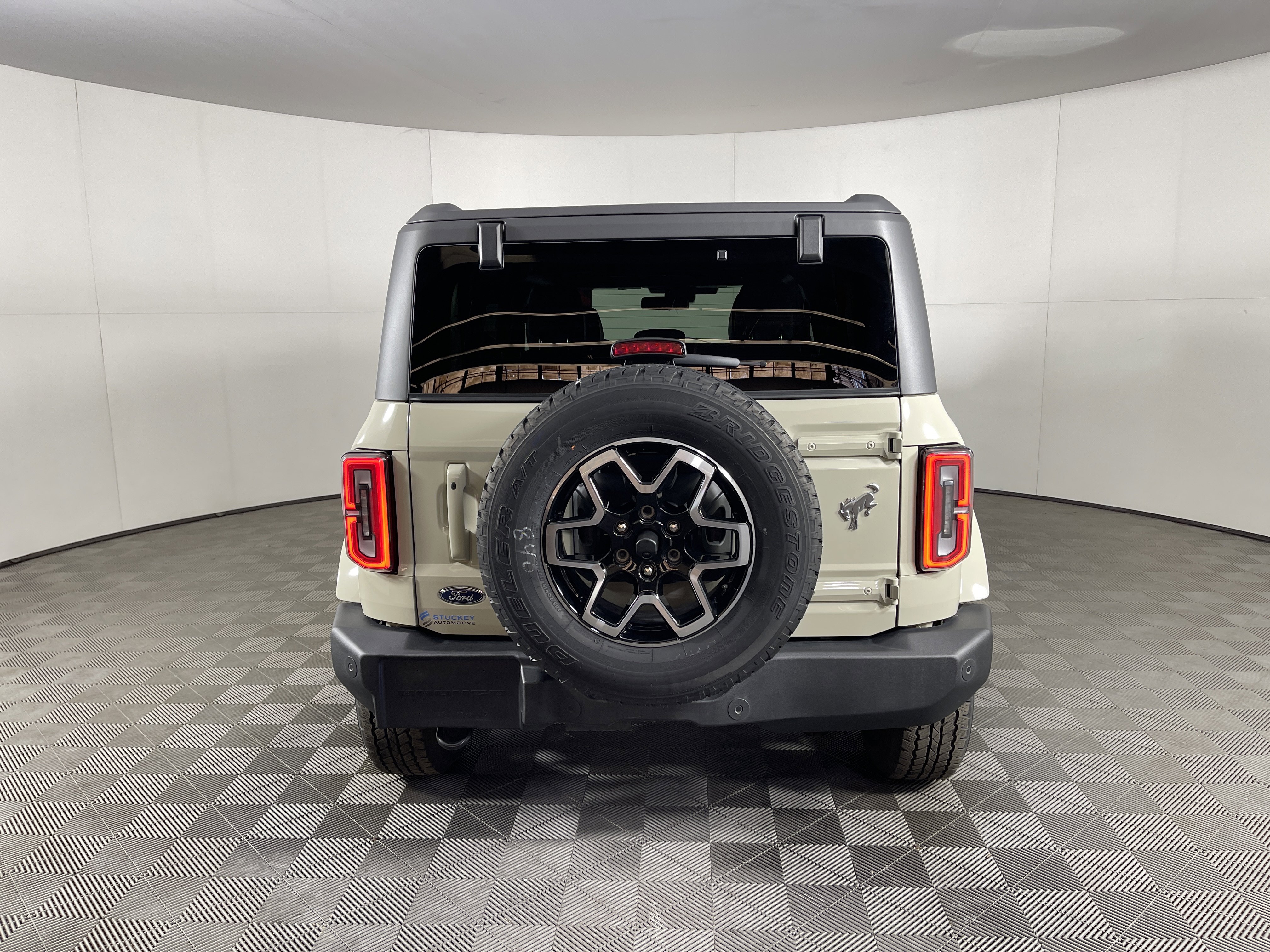 Used 2025 Ford Bronco Outer Banks image 4