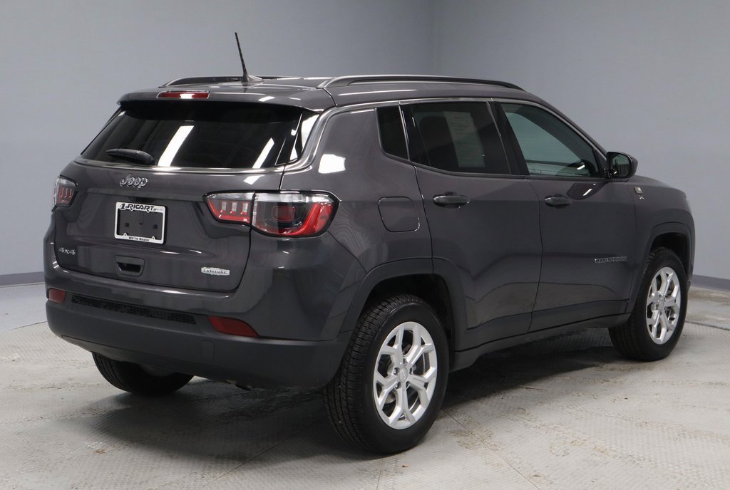 Used 2024 Jeep Compass Latitude image 10