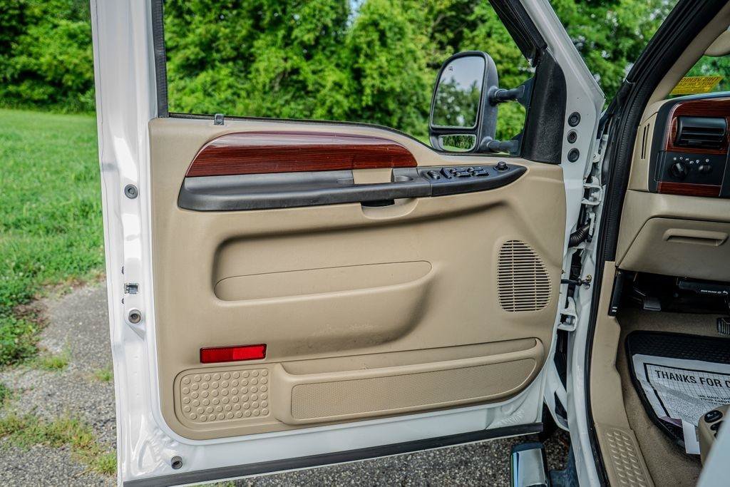 Used 2007 Ford F350 Lariat AWD/4WD image 13