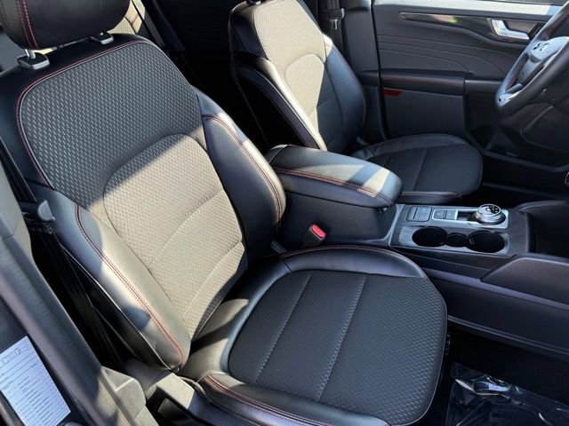 Used 2025 Ford Escape ST-Line image 17
