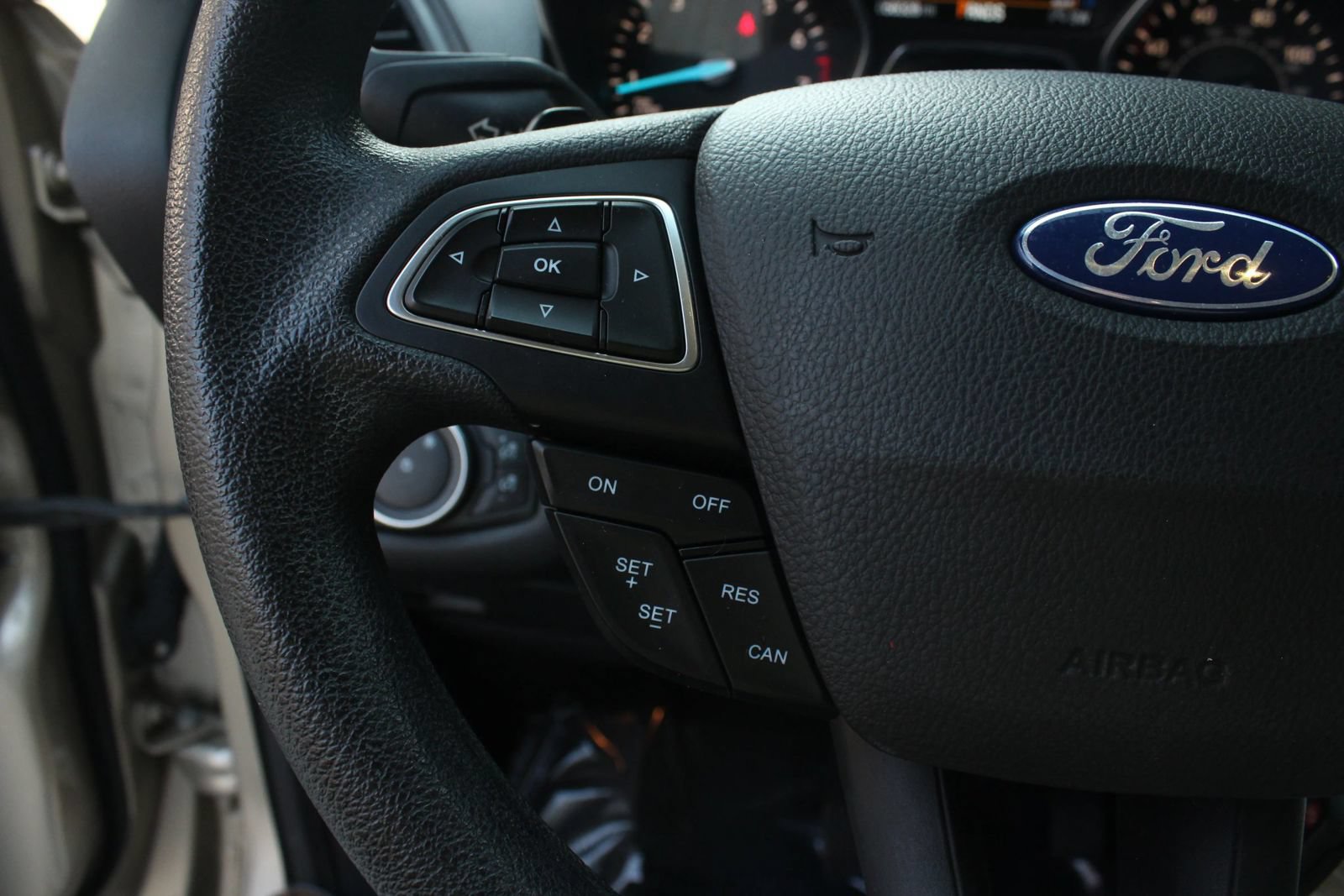 Used 2017 Ford Escape SE w/ SE Cold Weather Package FWD image 29