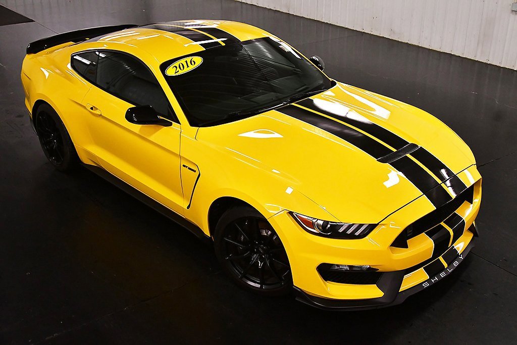 Used 2016 Ford Mustang Shelby GT350 w/ Track Package image 12