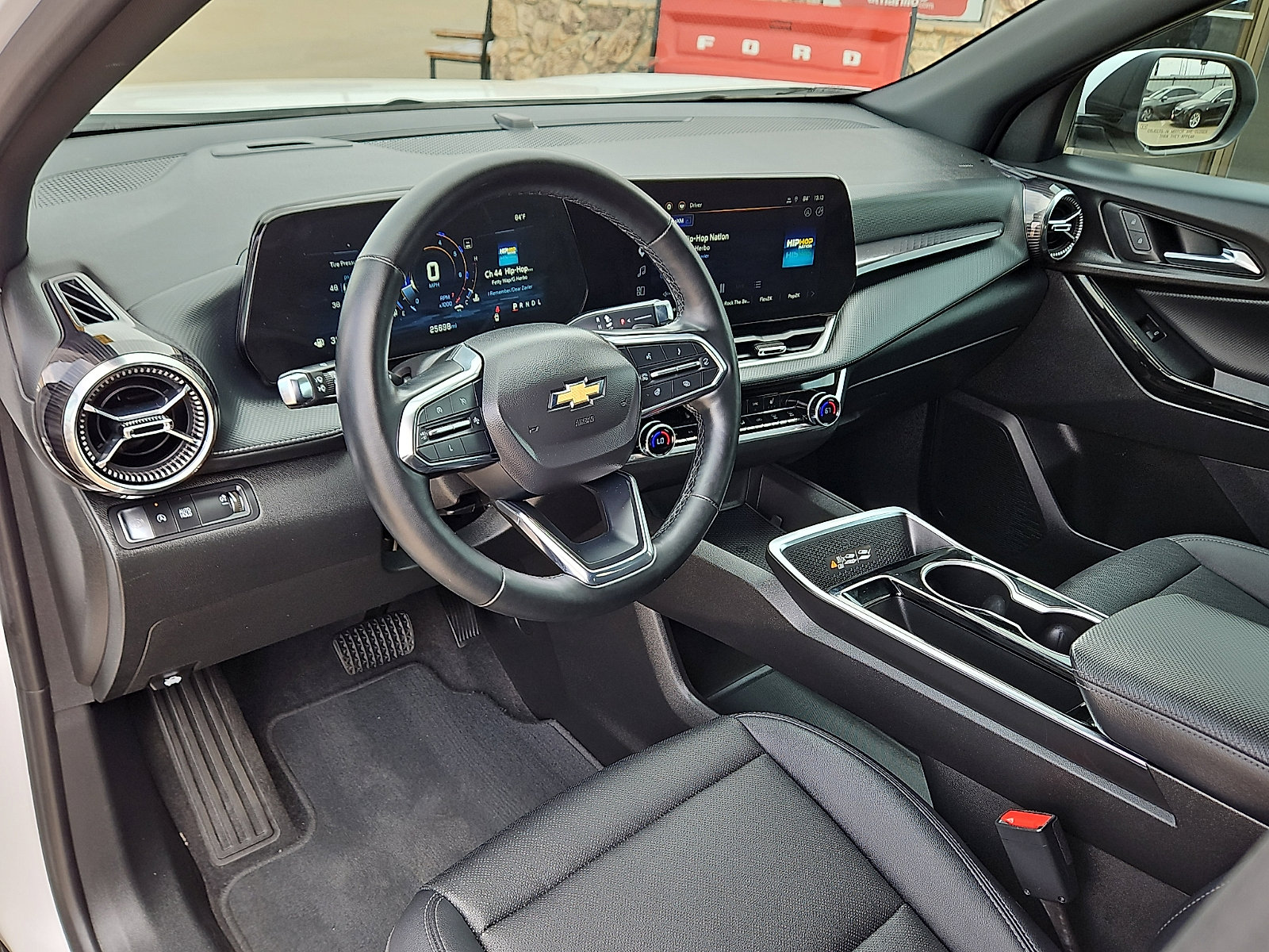 Used 2025 Chevrolet Equinox LT w/ Convenience Package II FWD image 11