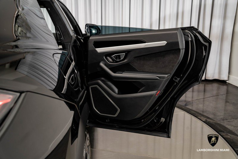 Used 2021 Lamborghini Urus image 56