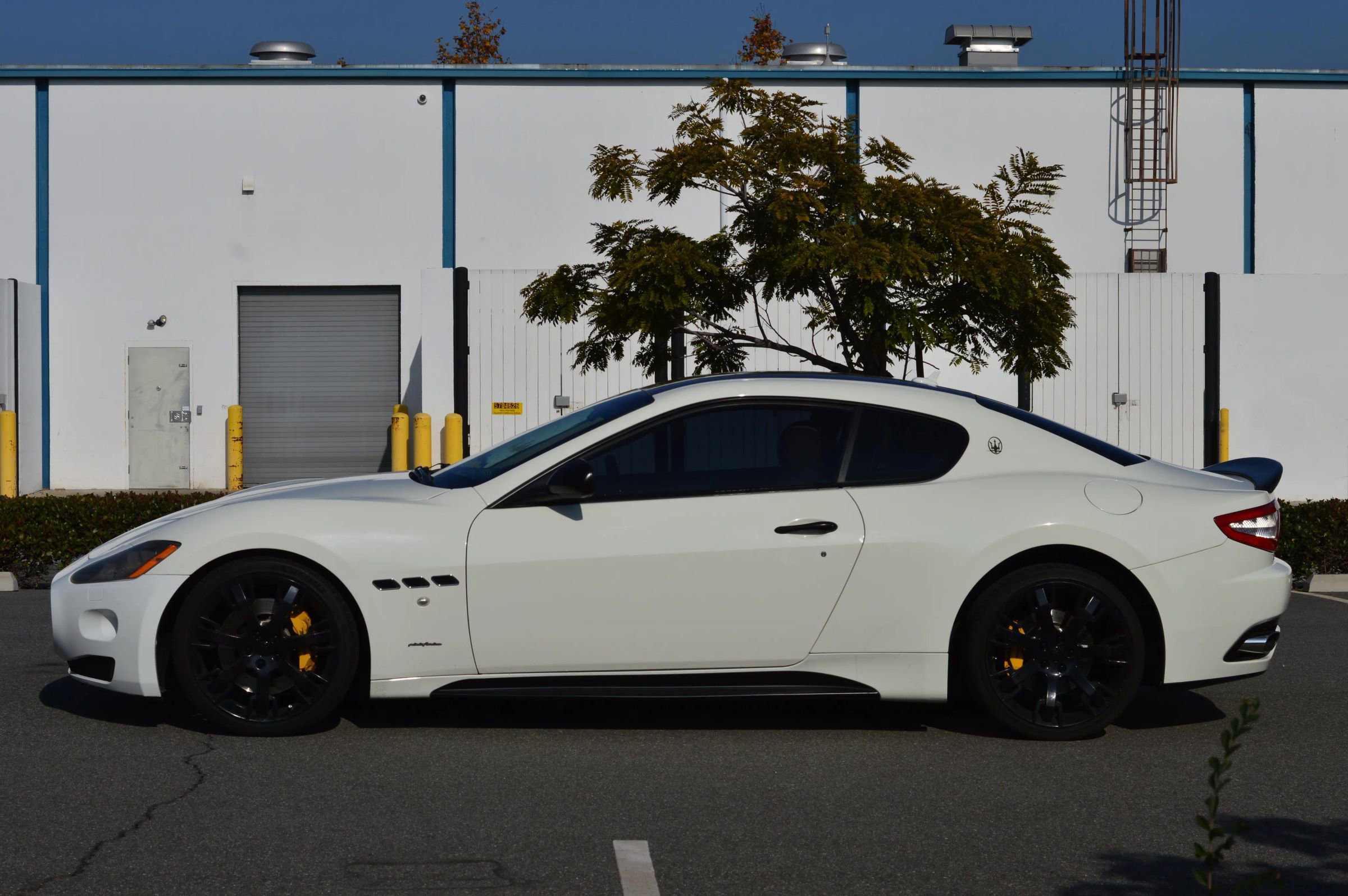 Used 2011 Maserati GranTurismo S image 2