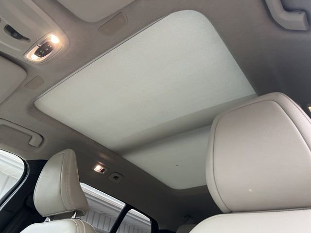 Used 2019 Volvo XC40 T5 Momentum image 27