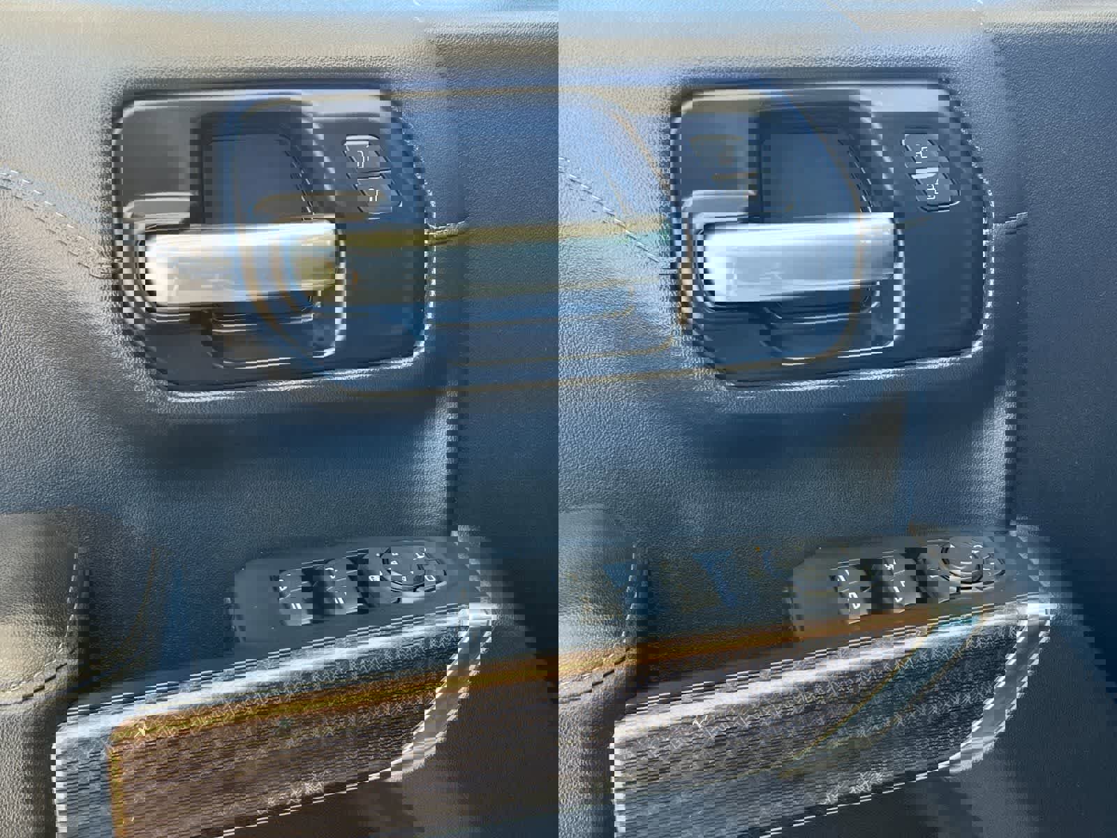 Used 2021 Chevrolet Silverado 1500 RST w/ Z71 Off-Road Package AWD/4WD image 13