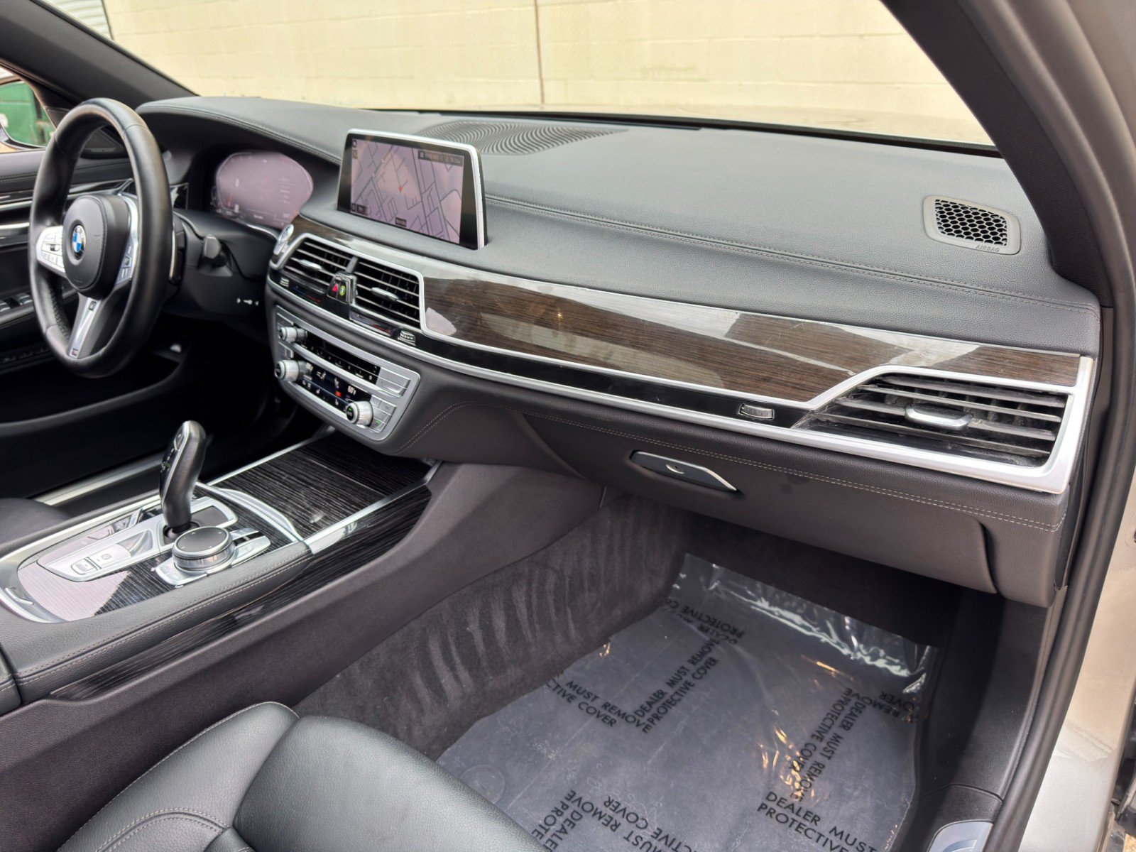 Used 2022 BMW 740i w/ M Sport Package RWD image 16
