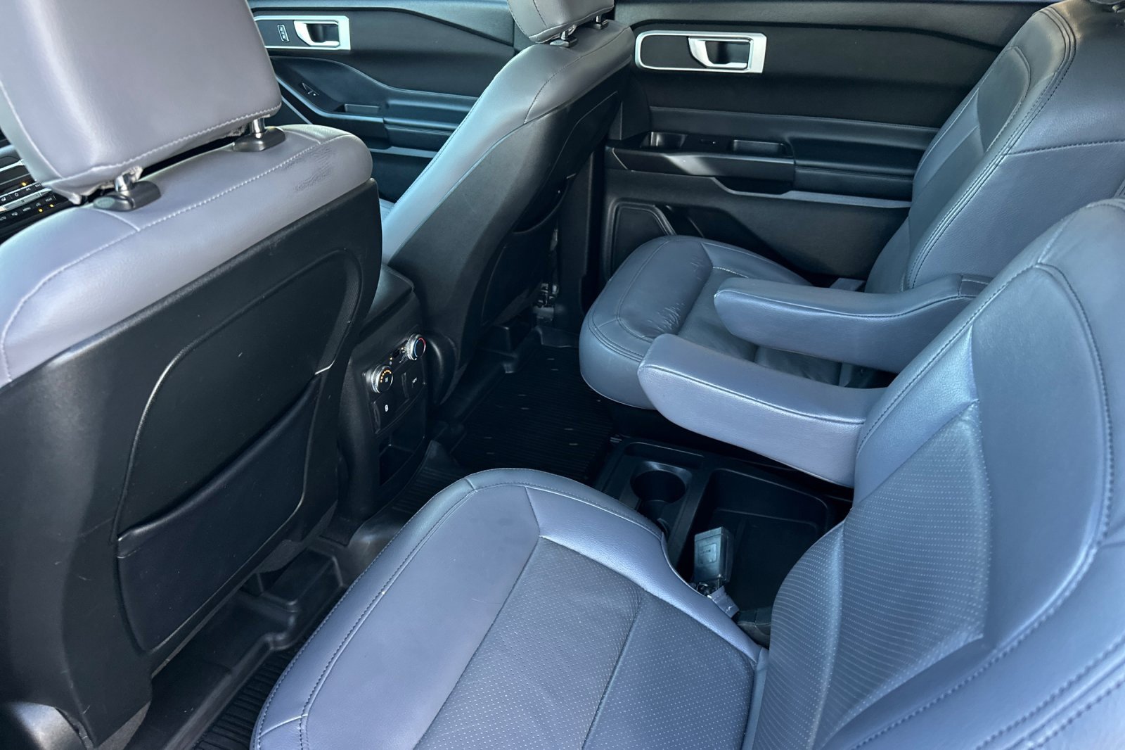 Used 2020 Ford Explorer XLT image 14