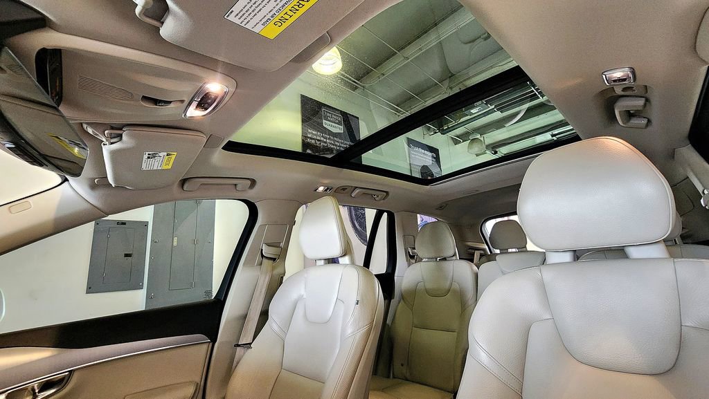 Used 2021 Volvo XC90 T5 Momentum w/ Climate Package AWD/4WD image 54
