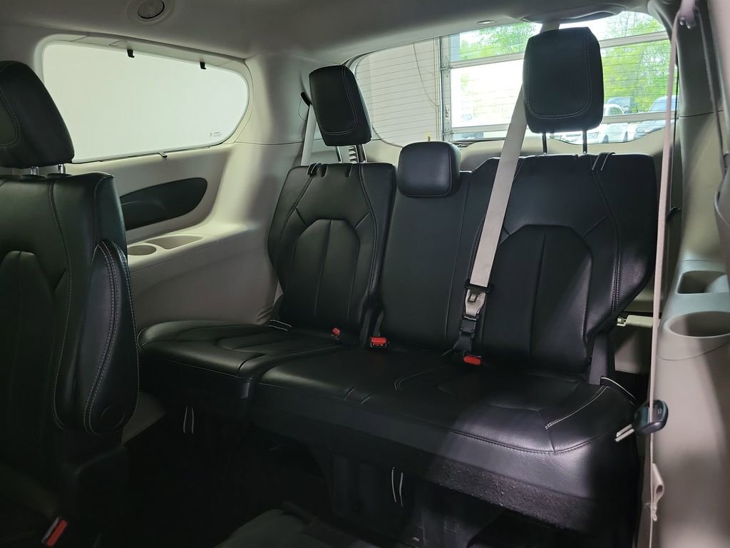 Used 2022 Chrysler Pacifica Touring-L AWD/4WD image 26