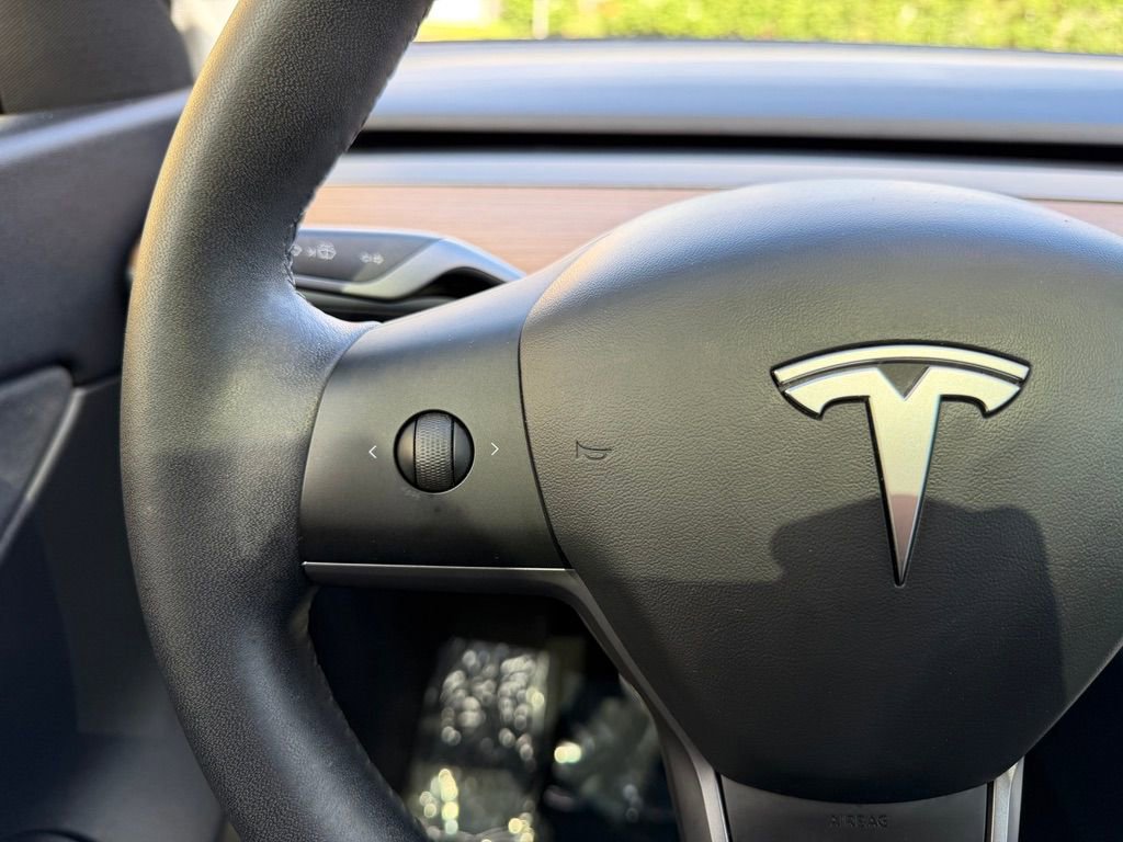 Used 2021 Tesla Model Y Long Range AWD/4WD image 40