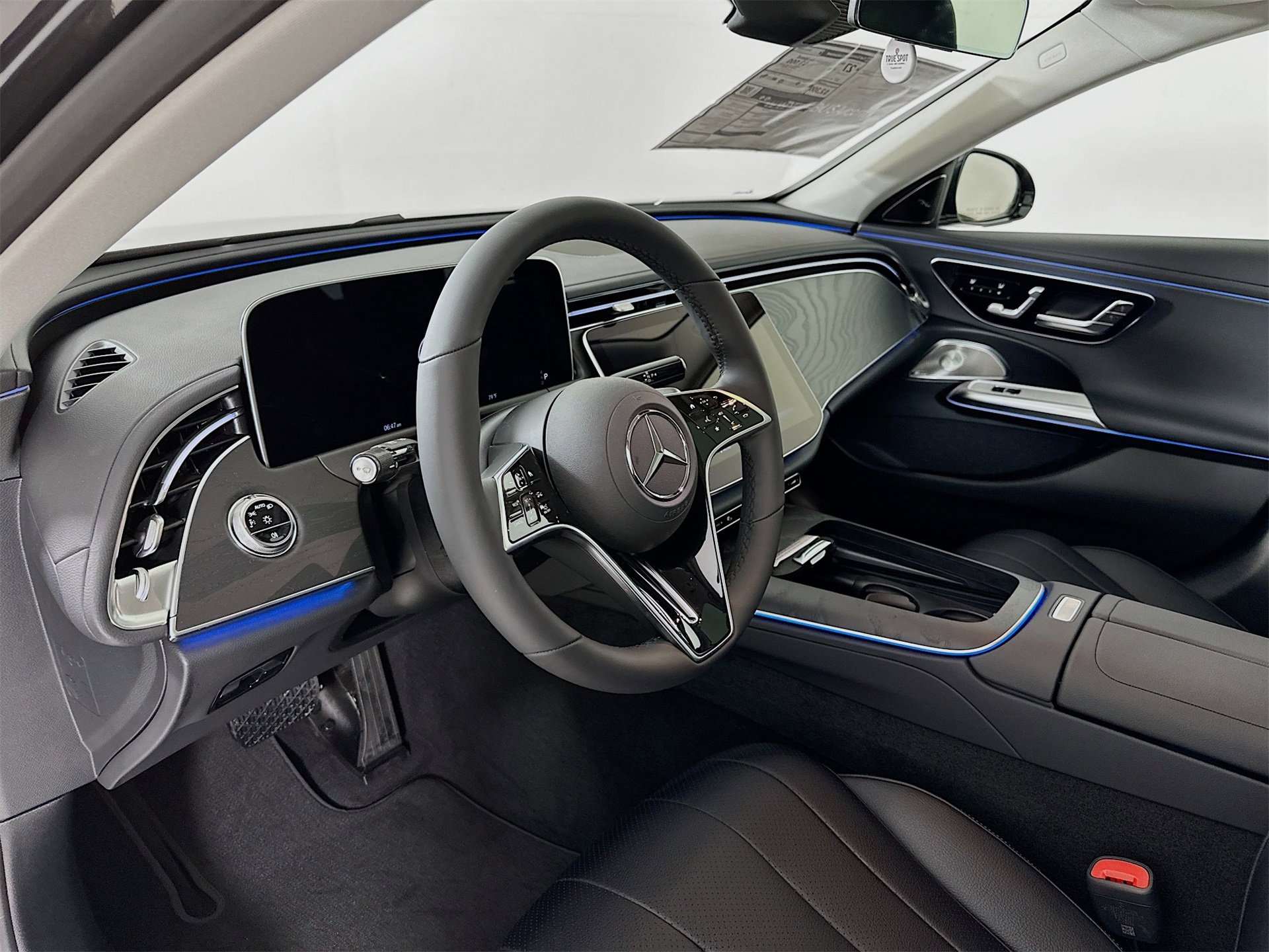 New 2026 Mercedes-Benz E 350 4MATIC Sedan image 10