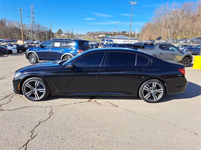 Used 2019 BMW 750i image 2