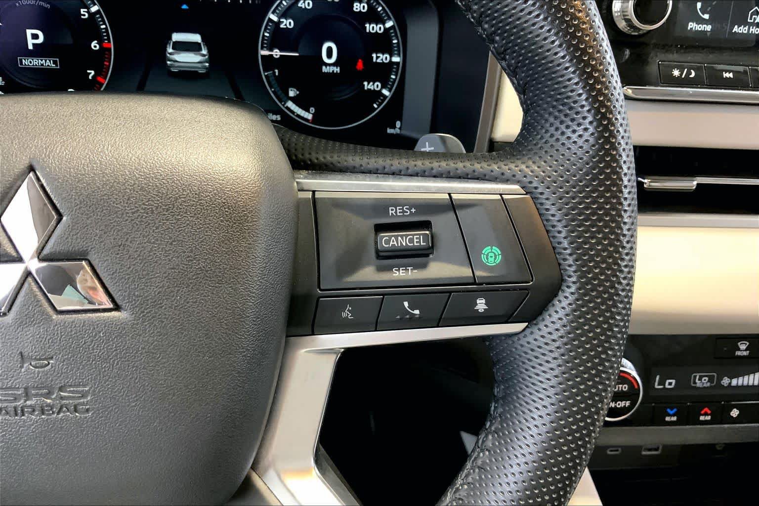 Used 2023 Mitsubishi Outlander SEL AWD/4WD image 24