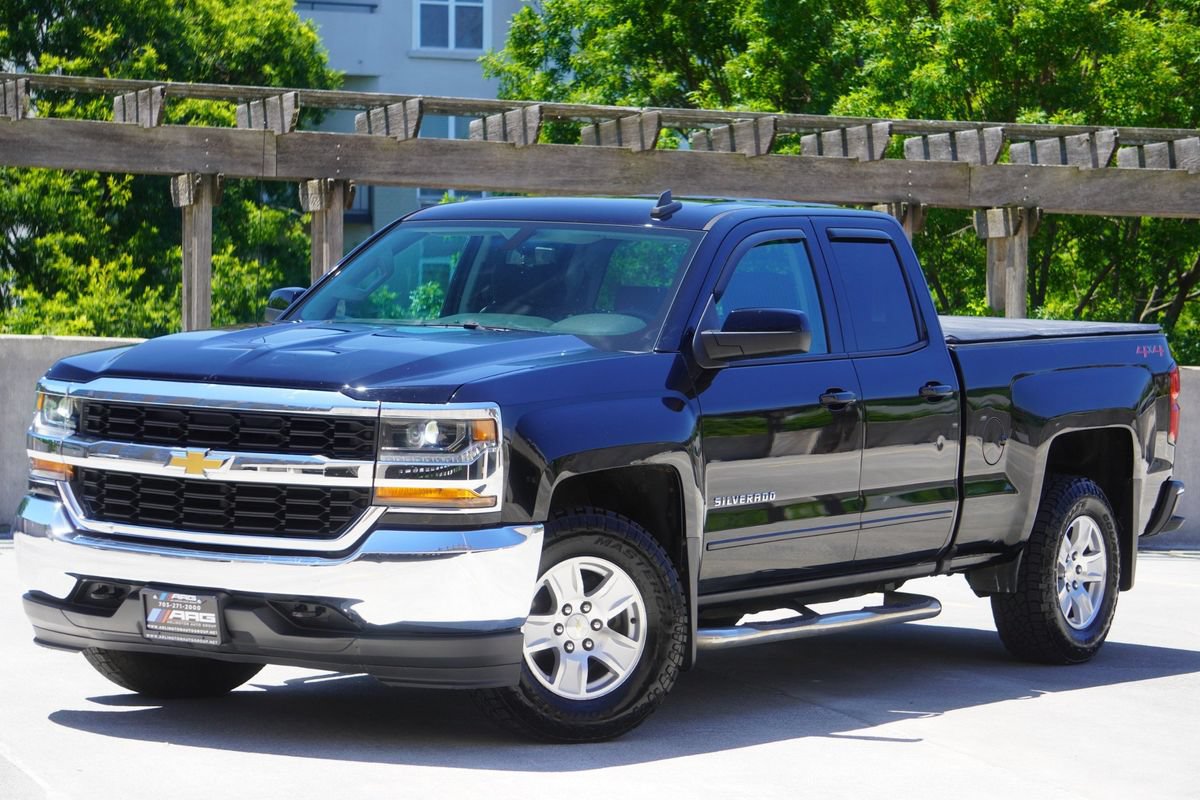 Used 2018 Chevrolet Silverado 1500 LT AWD/4WD image 18