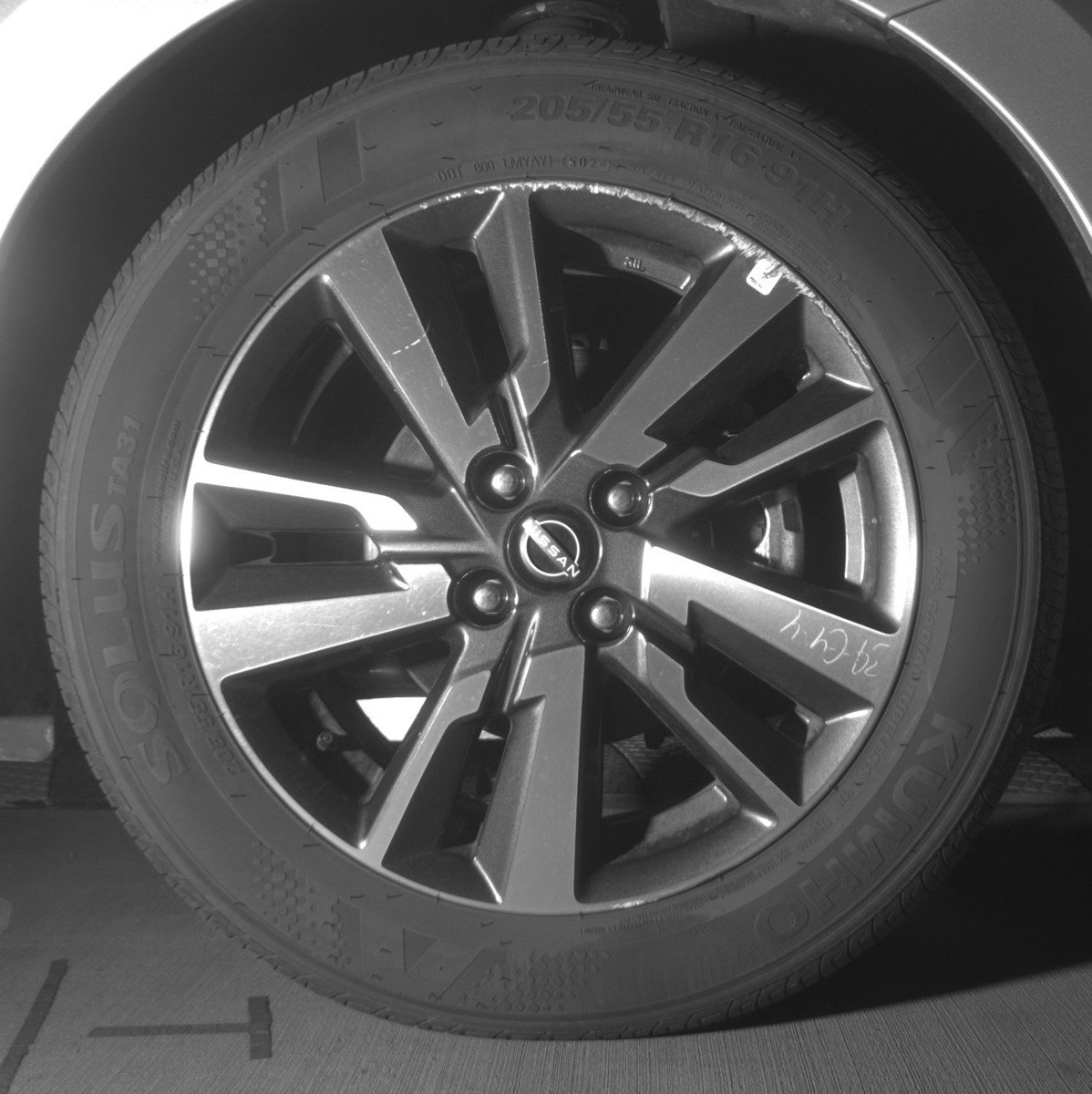 Used 2025 Nissan Versa SV image 13