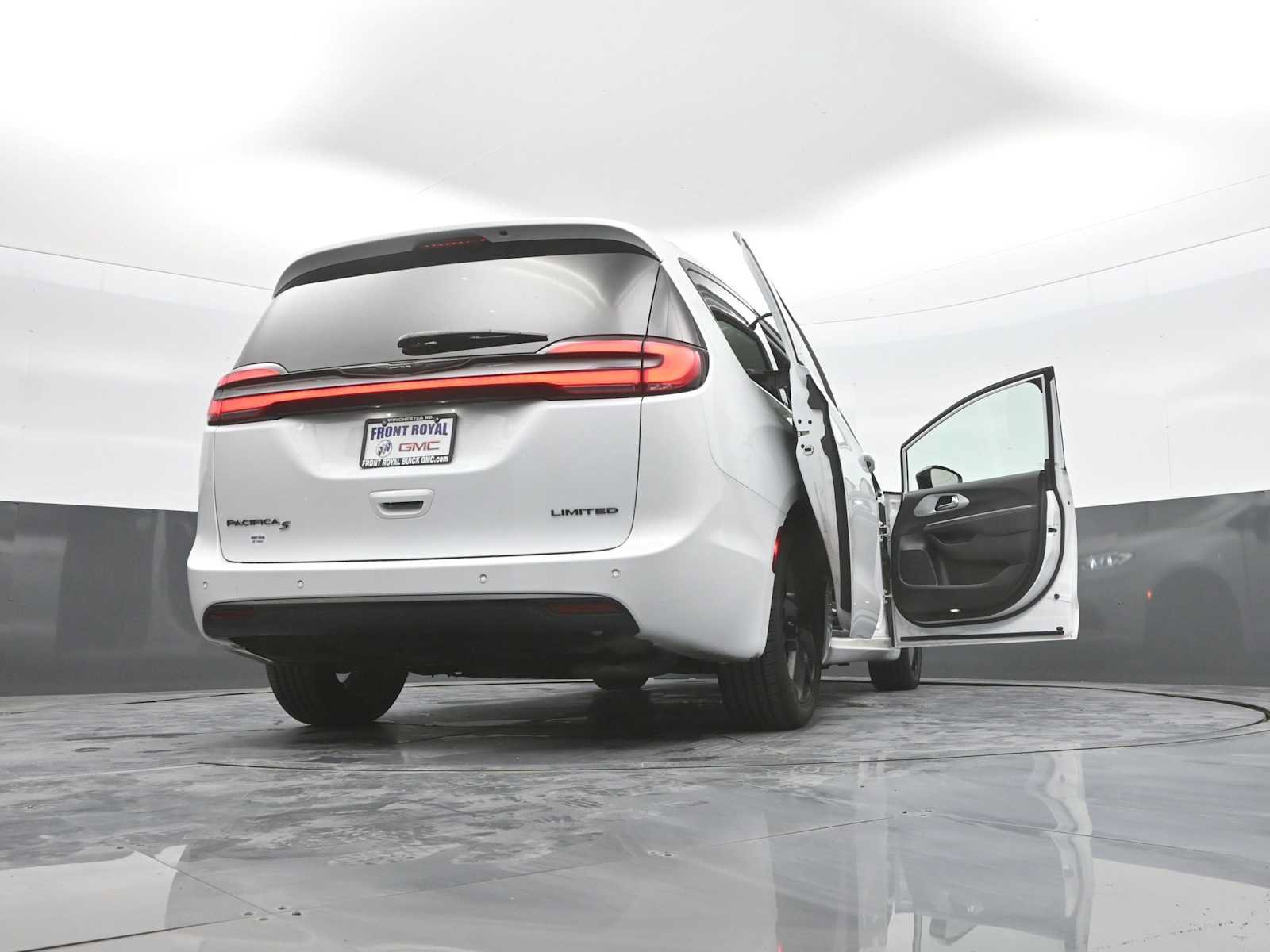 Used 2025 Chrysler Pacifica Limited FWD image 51