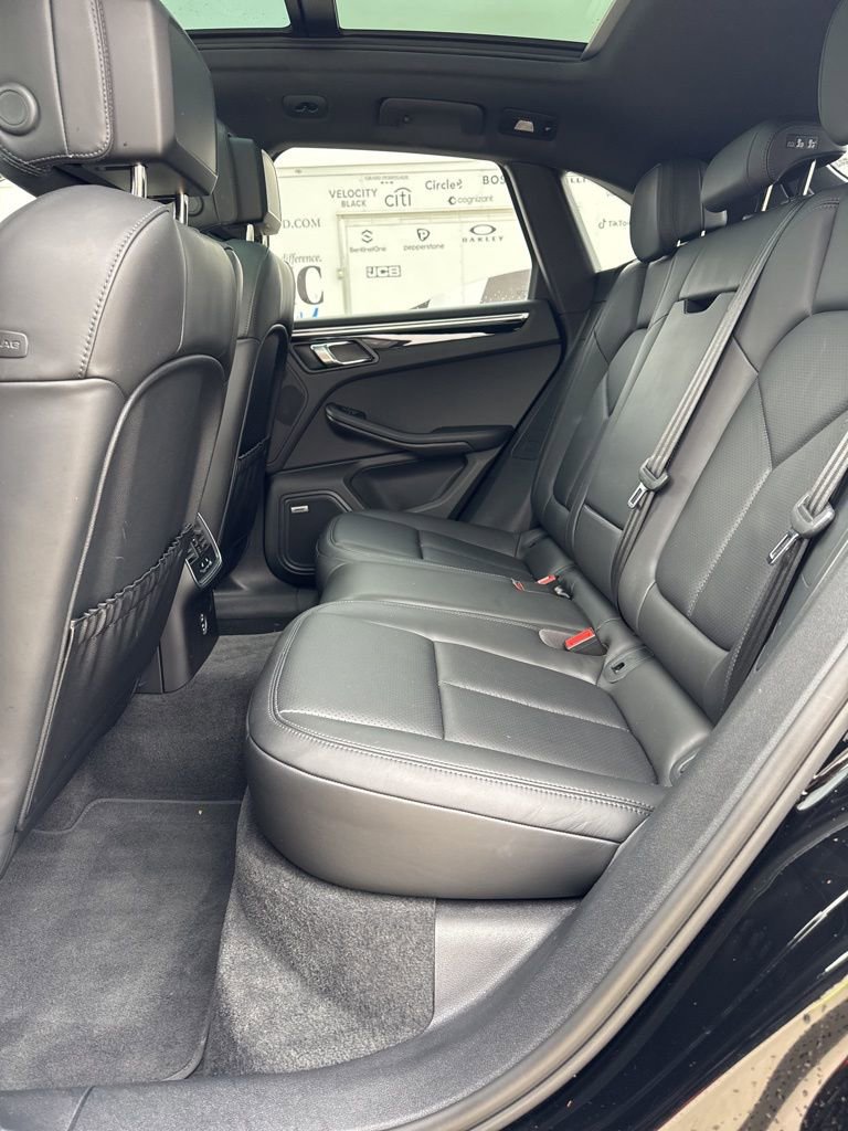Used 2022 Porsche Macan image 11