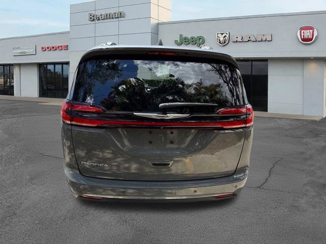 Used 2021 Chrysler Pacifica Touring FWD image 6
