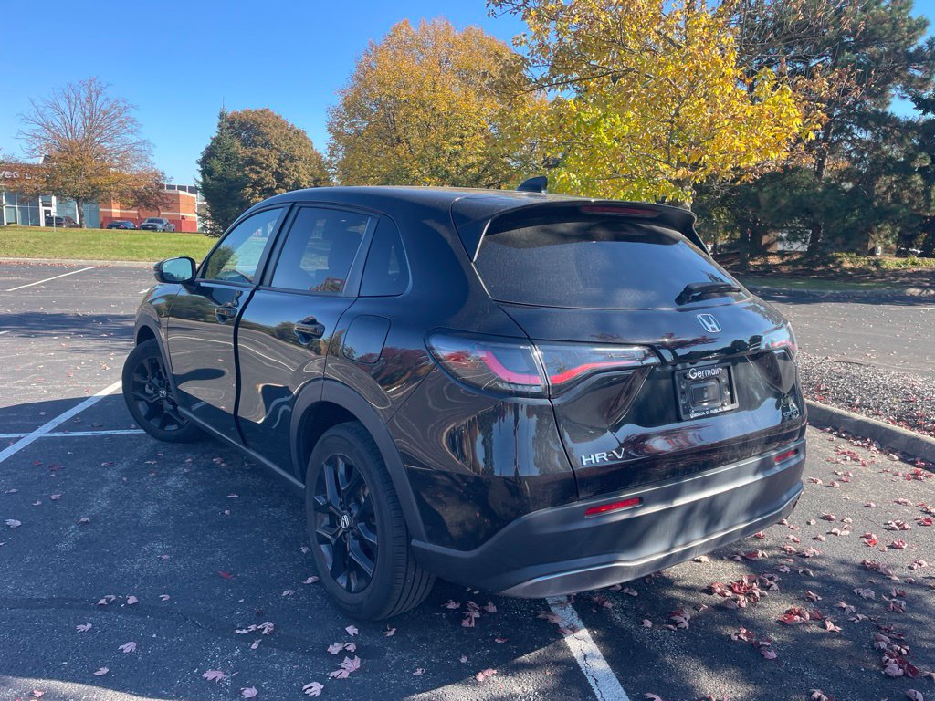 Used 2025 Honda HR-V Sport image 8