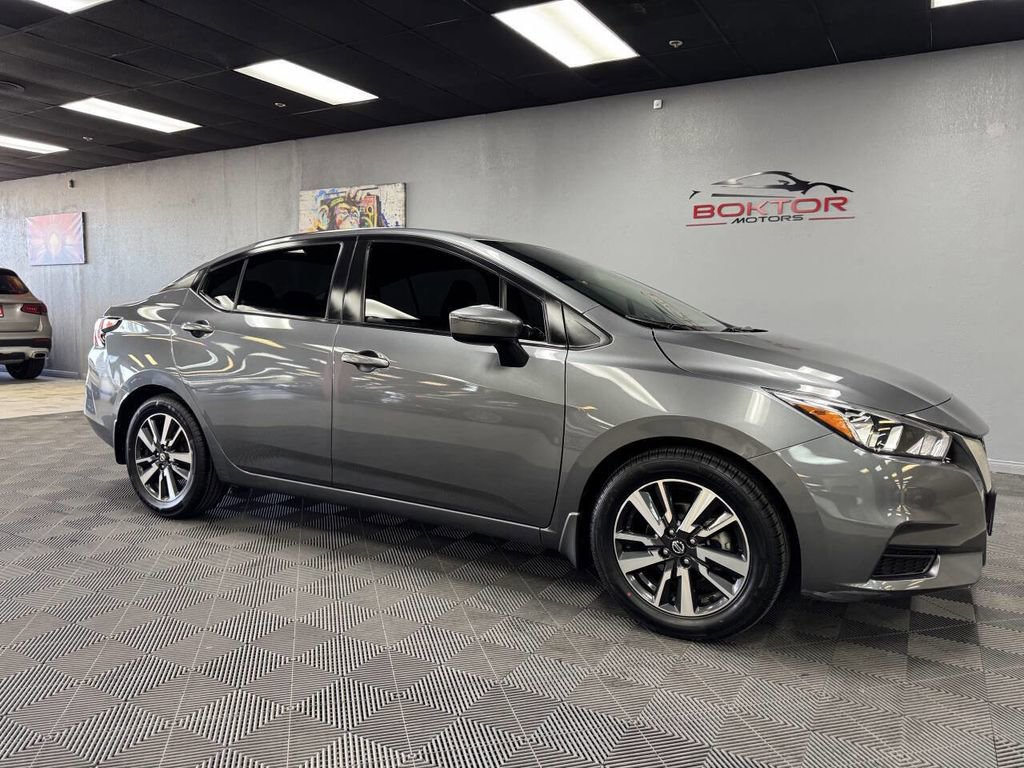 Used 2021 Nissan Versa SV image 2