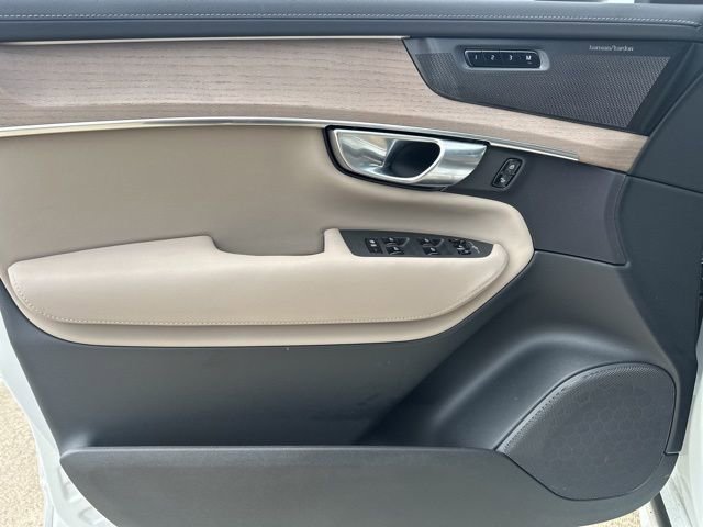 New 2026 Volvo XC90 B6 Plus w/ Protection Package Premier AWD/4WD image 12