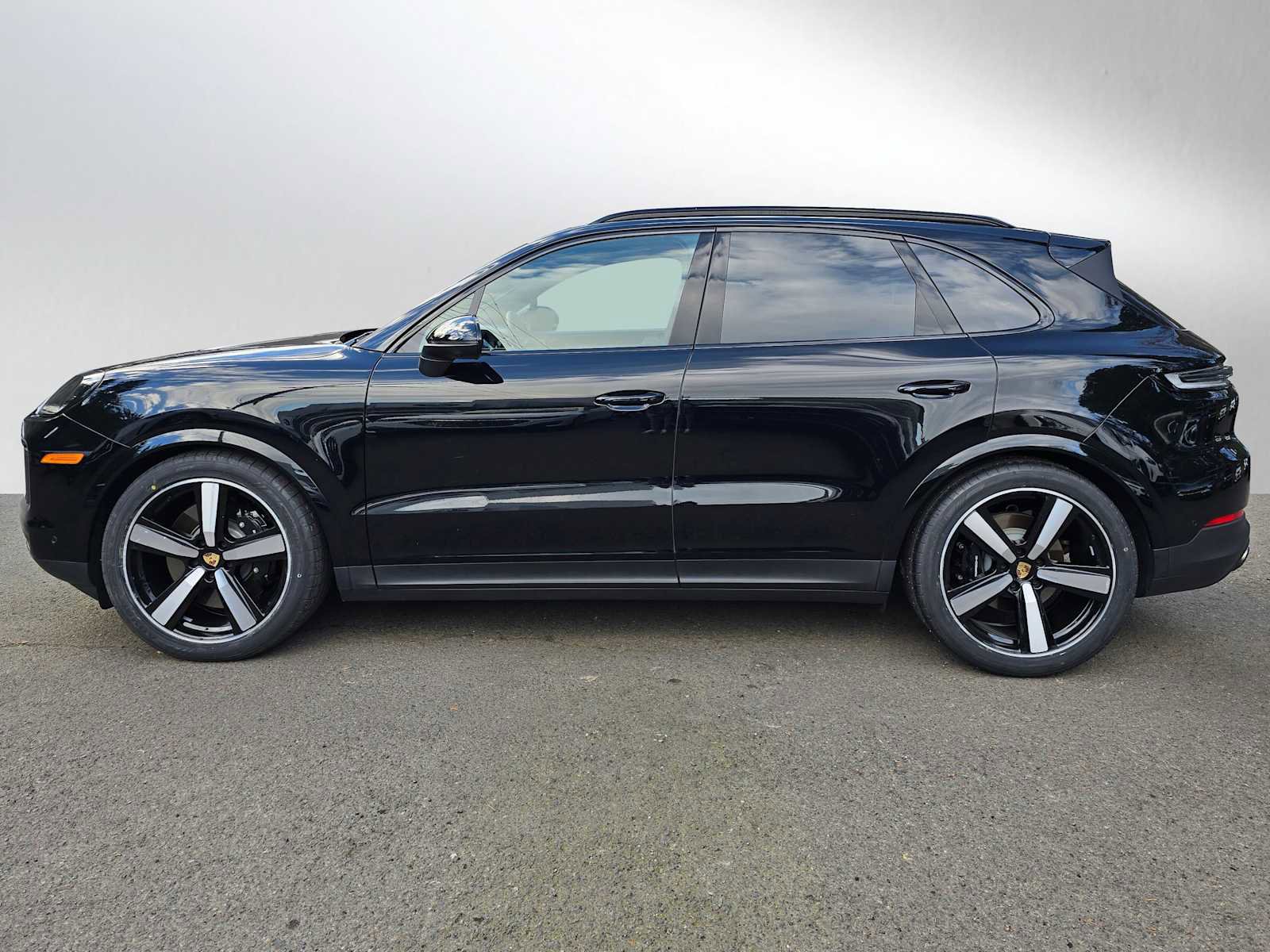 Used 2024 Porsche Cayenne S image 6