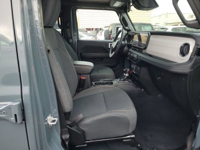 Used 2025 Jeep Wrangler Sahara 4xe image 10