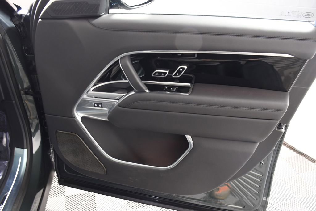 Used 2025 Land Rover Range Rover Autobiography image 17