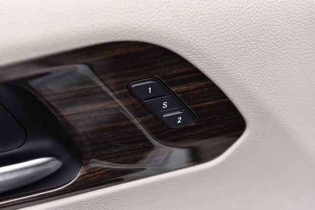 Used 2023 Chrysler Pacifica Limited FWD image 9
