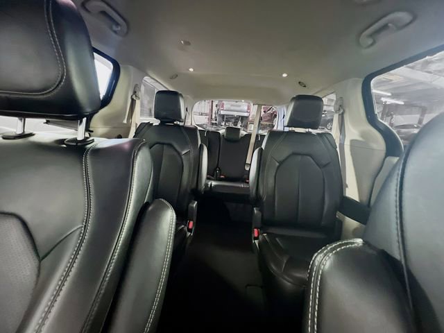 Used 2023 Chrysler Pacifica Touring-L image 22