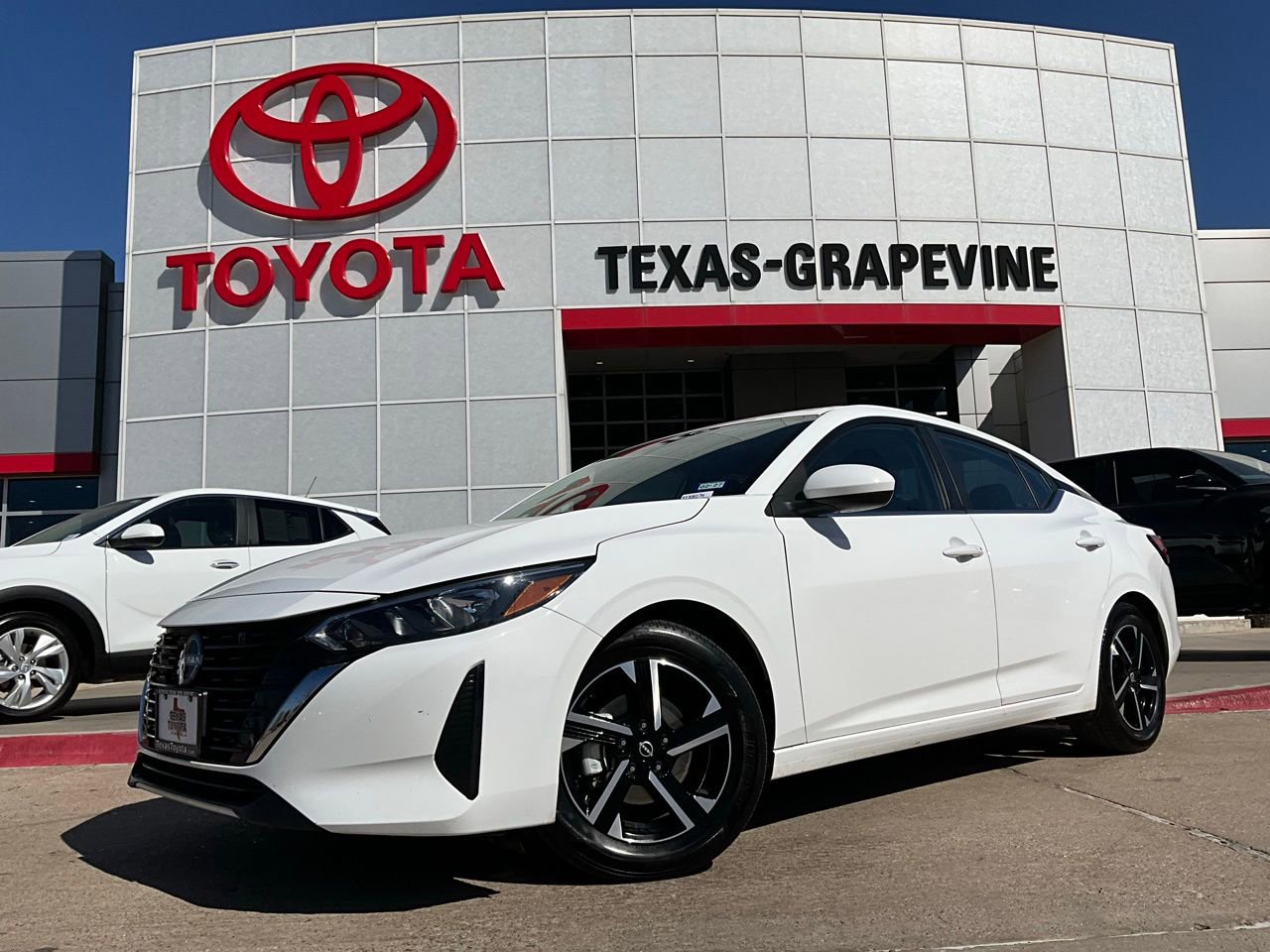 Used 2025 Nissan Sentra SV image 2