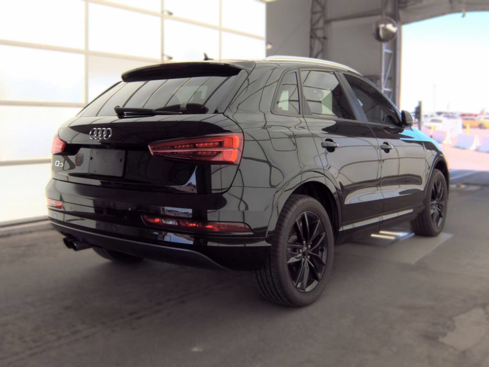 Used 2018 Audi Q3 2.0T Premium w/ Convenience Package FWD image 4
