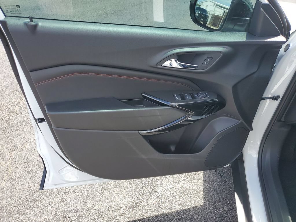 New 2026 Chevrolet Trax RS w/ Sunroof Package FWD image 22