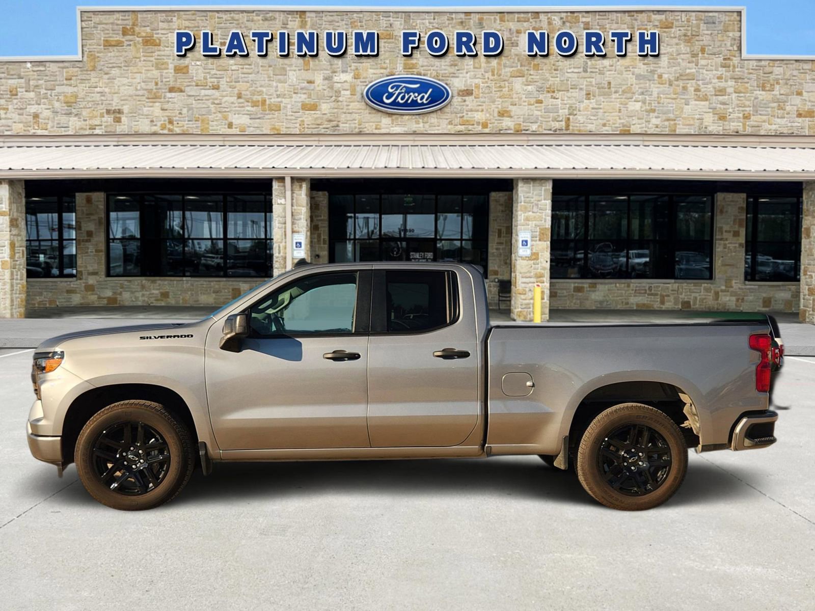 Used 2024 Chevrolet Silverado 1500 Custom w/ Dark Appearance Package image 3