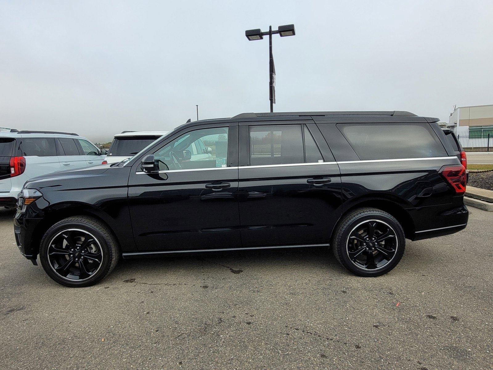 Used 2022 Ford Expedition Max Limited image 7