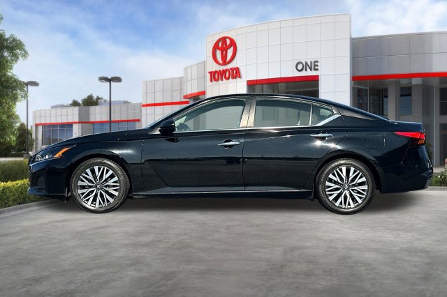 Used 2024 Nissan Altima 2.5 SV FWD image 8