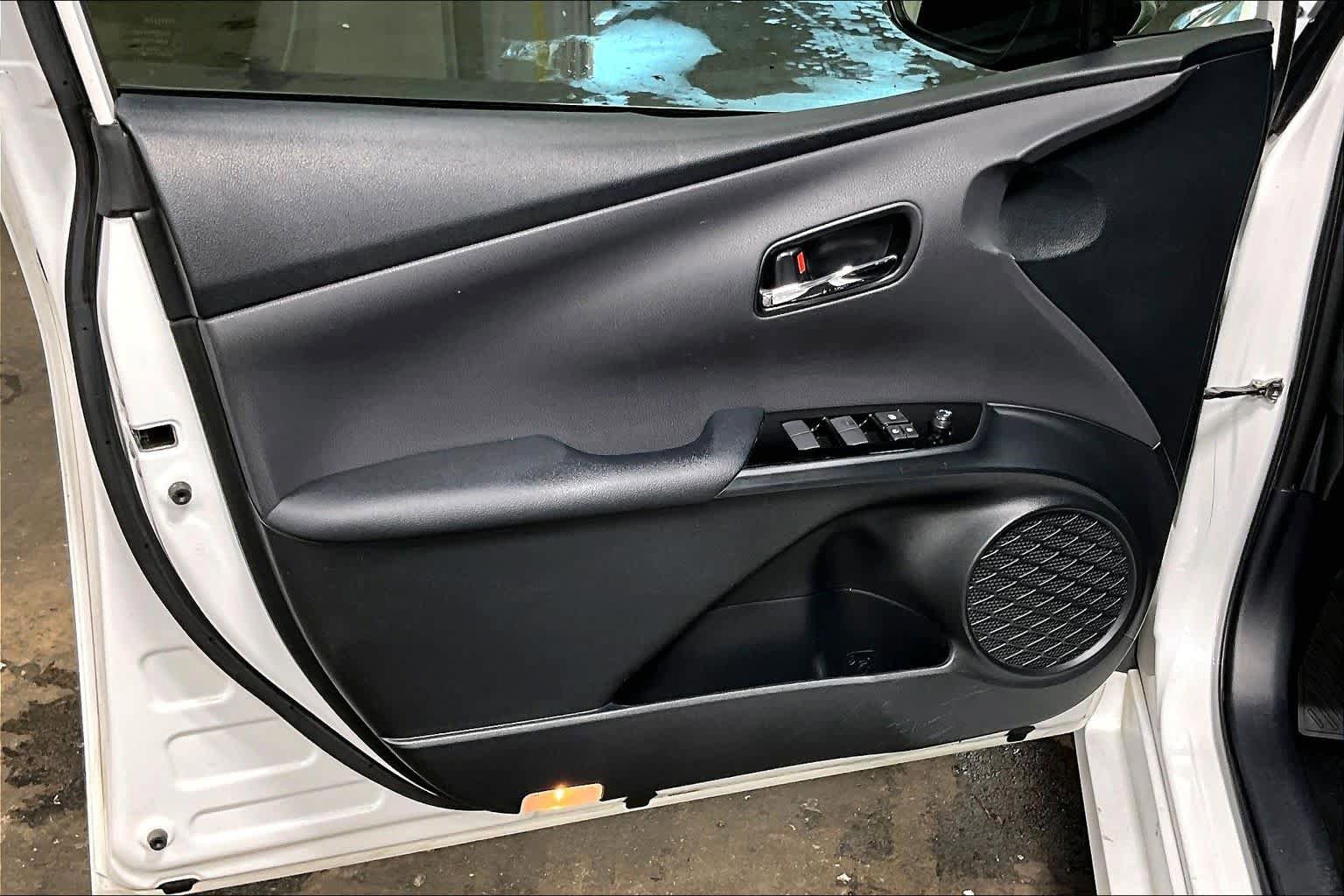 Used 2021 Toyota Prius L Eco FWD image 21