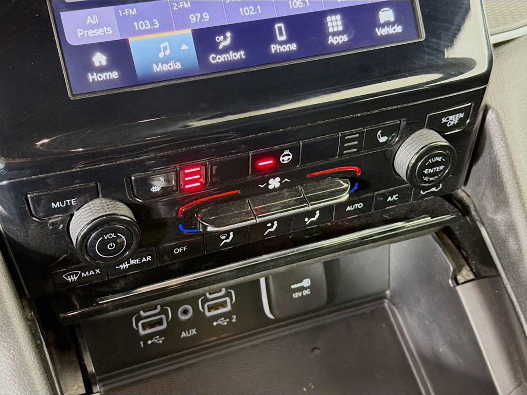 Used 2023 Jeep Grand Cherokee L Laredo image 34