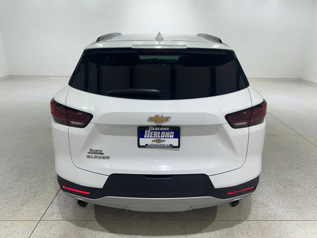 Used 2023 Chevrolet Blazer LT w/ Convenience Package FWD image 4