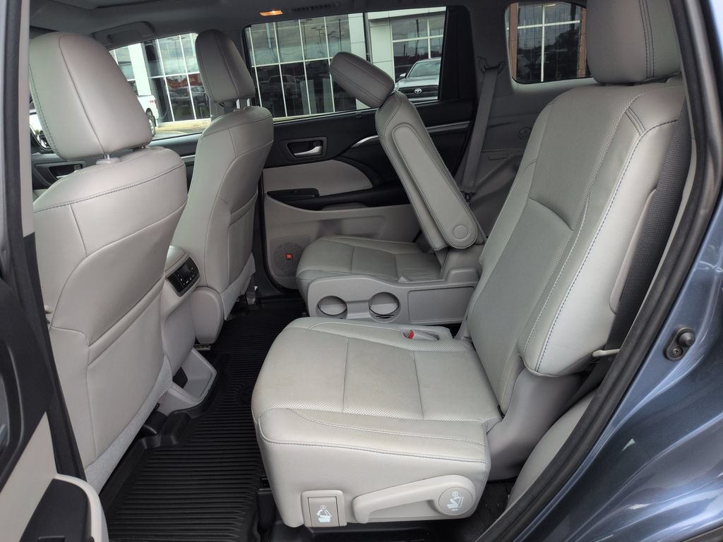Used 2017 Toyota Highlander Limited AWD/4WD image 25