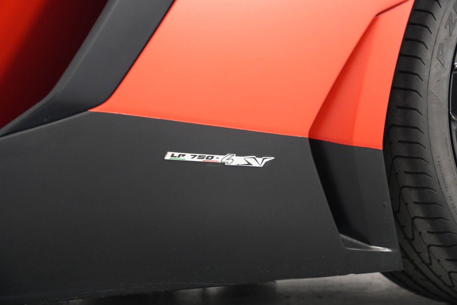 Used 2017 Lamborghini Aventador S image 92