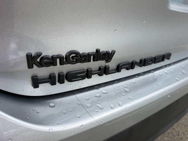 Used 2024 Toyota Highlander XLE AWD/4WD image 7