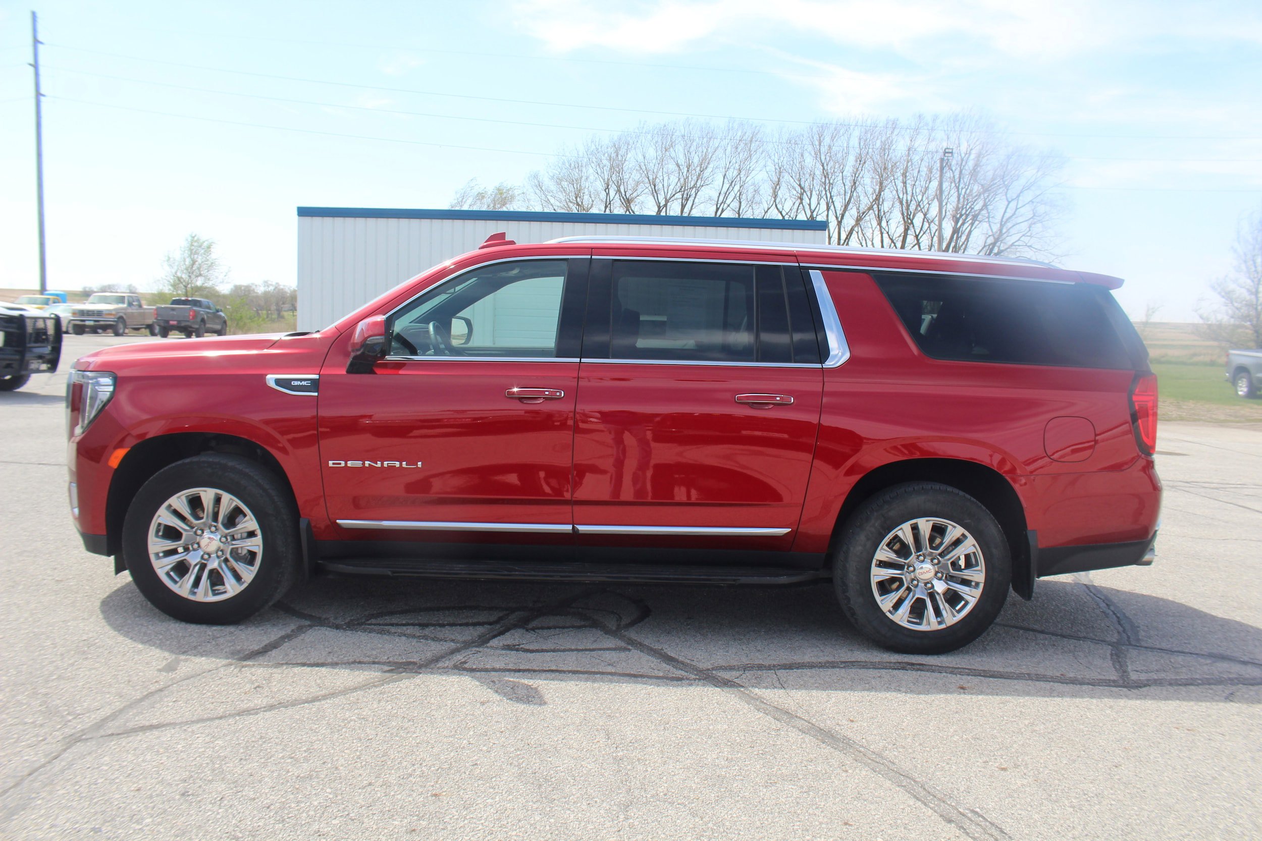 Used 2023 GMC Yukon XL Denali AWD/4WD image 2