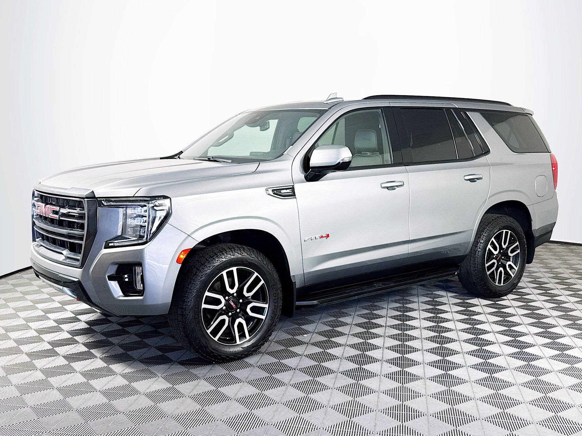 Used 2023 GMC Yukon AT4 AWD/4WD image 4